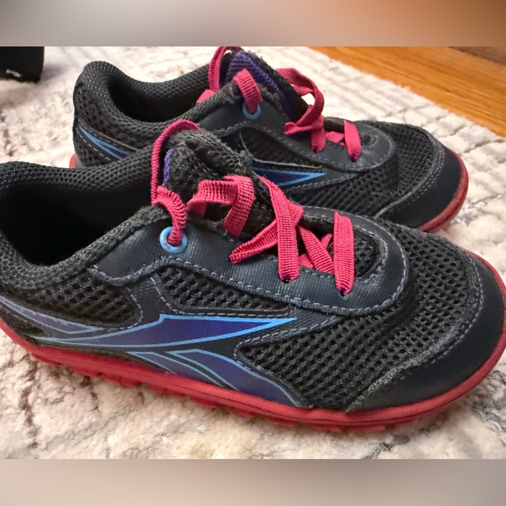 Reebok Little Kids shoes 7.5 Black Pink and Blue Sneakers with Pink Laces